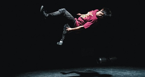 Image of male dancer performing parkour move